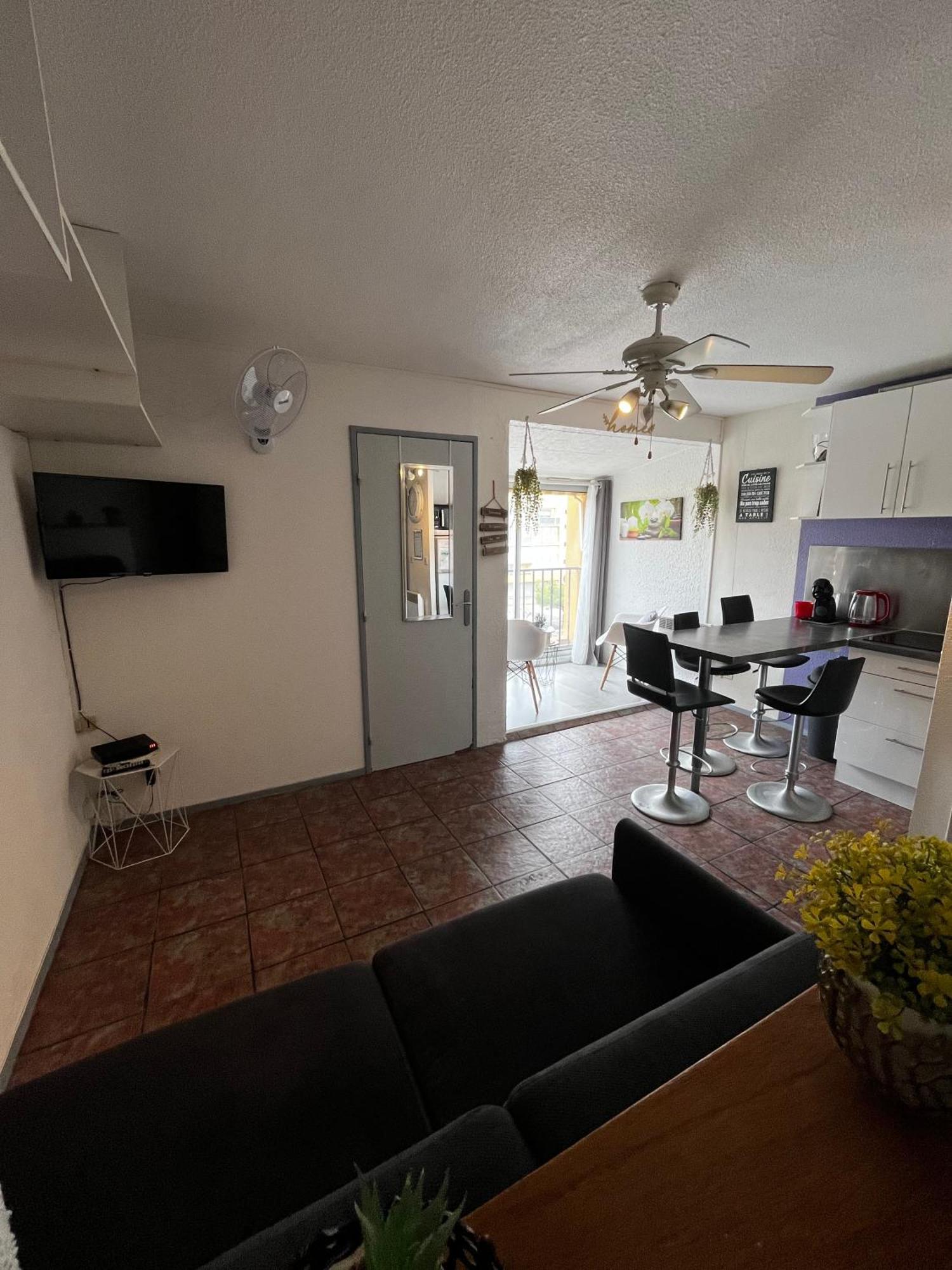 Apartment Sur Le Port De *